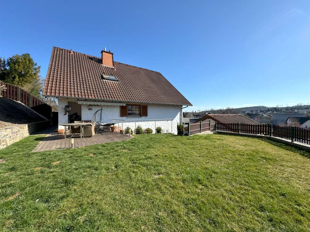 Immobilie in Döttesfeld - Wohlfühl-Zuhause im Landhausstil – familienfreundliches Traumhaus mit Garten, Sauna & Kamin - Bild 3