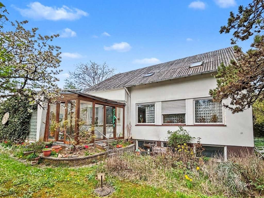 Immobilie in Neutraubling - Großes Einfamilienhaus mit Wintergarten in Neutraubling - Bild 0