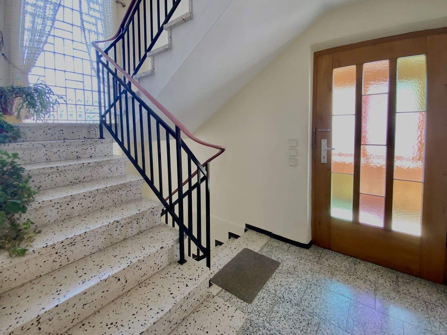 Immobilie in Gunzenhausen - flexibles Wohnhaus - als Ein- oder Zweifamilienhaus nutzbar - Bild 2