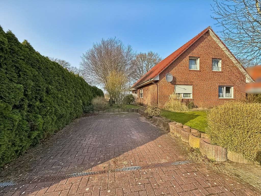 Immobilie in Großefehn - Modernes Zweifamilienhaus mit viel Platz in ruhiger Lage von Großefehn mit Blick ins Grüne - Bild 1