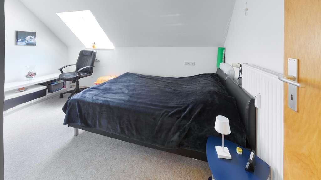 Immobilie in Schramberg - Attraktive vermietete 3-Zi.-Dachgeschosswohnung mit Balkon und Tiefgaragenstellplatz  - Bild 3