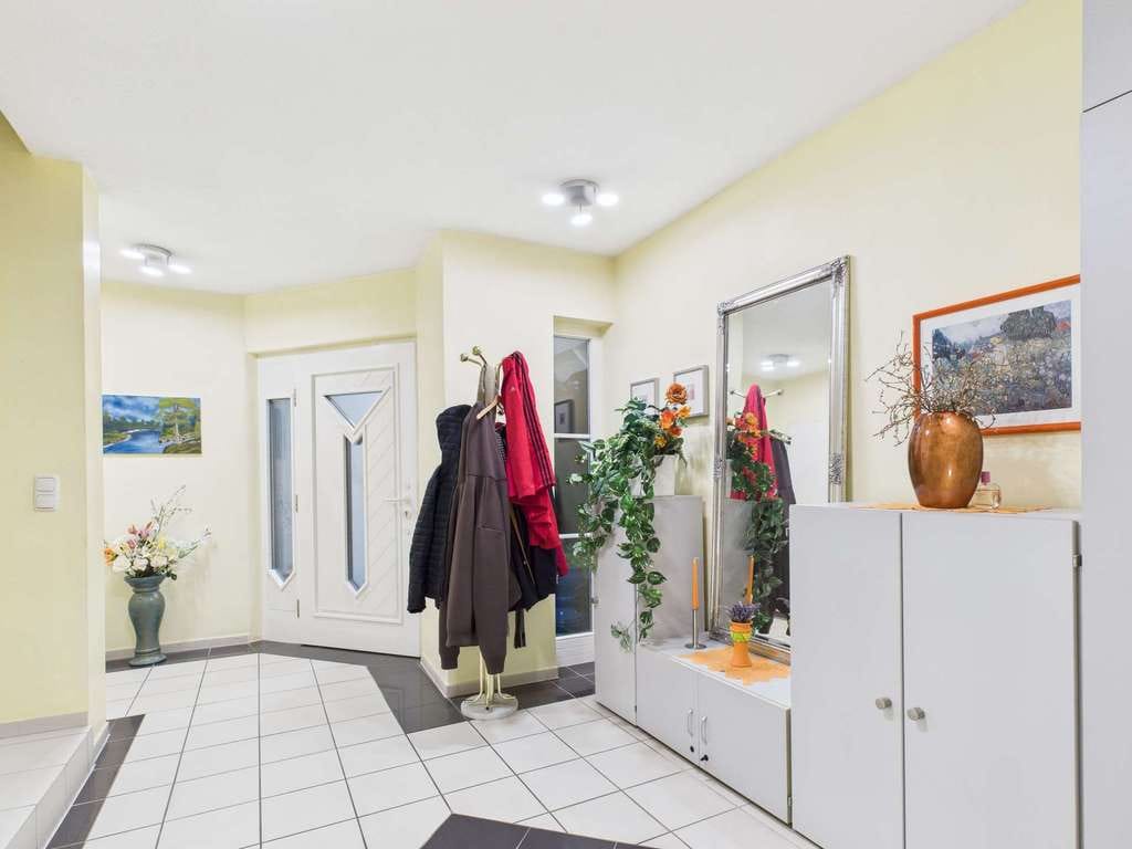 Immobilie in Adelsdorf - Platz für Familie, Generationen und individuelle Wohnkonzepte - Zweifamilienhaus gepflegt & ruhig - Bild 3