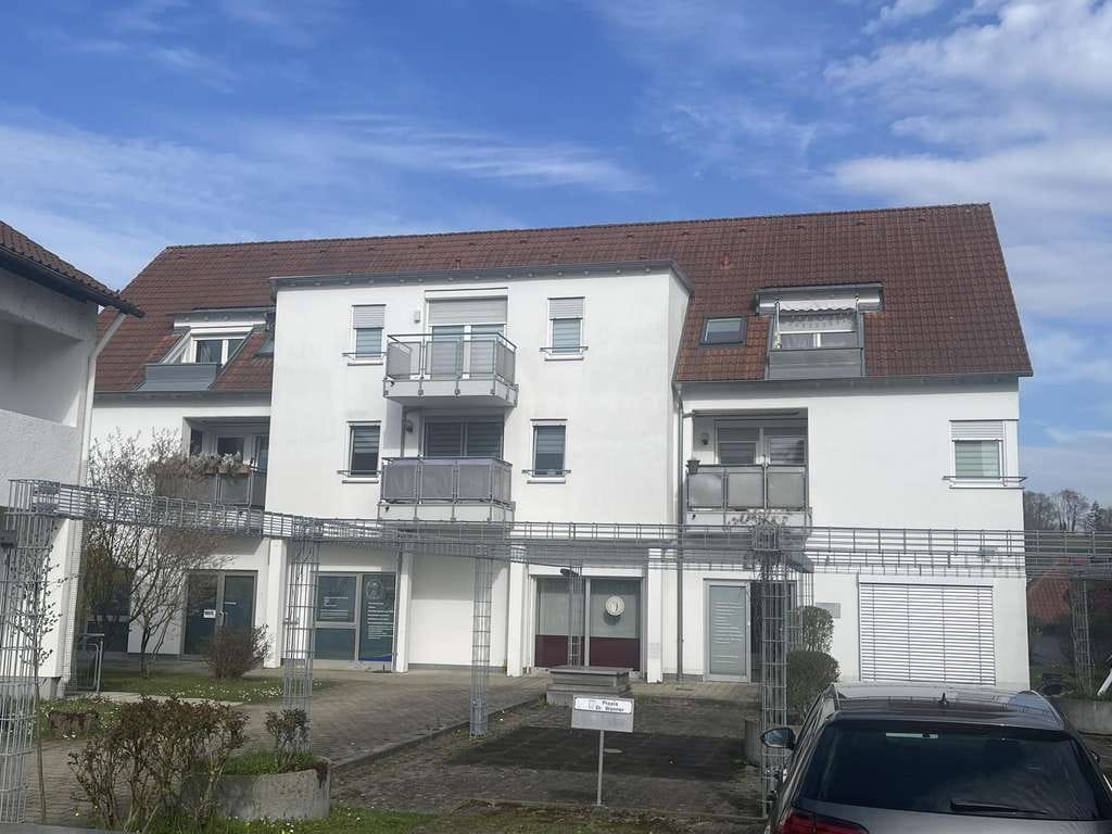 Immobilie in Illerkirchberg - Sonnige 3 Zimmer DG Wohnung mit Balkon, Parkett & TG Stellplatz - zentral und ruhig - Bild 0