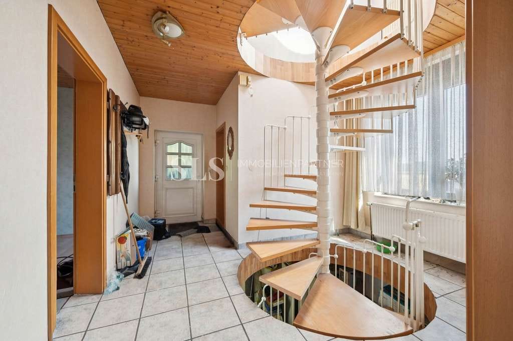 Immobilie in Grefrath - Großzügiges Einfamilienhaus mit weitläufigem Grundstück und viel Potenzial in Grefrath - Bild 1
