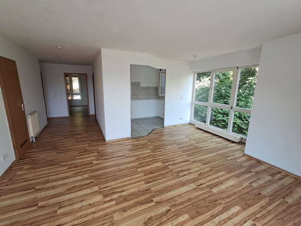 Immobilie in Untermünkheim - Attraktive 3 Zimmer Wohnung mit herrlichem Weitblick - Bild 2