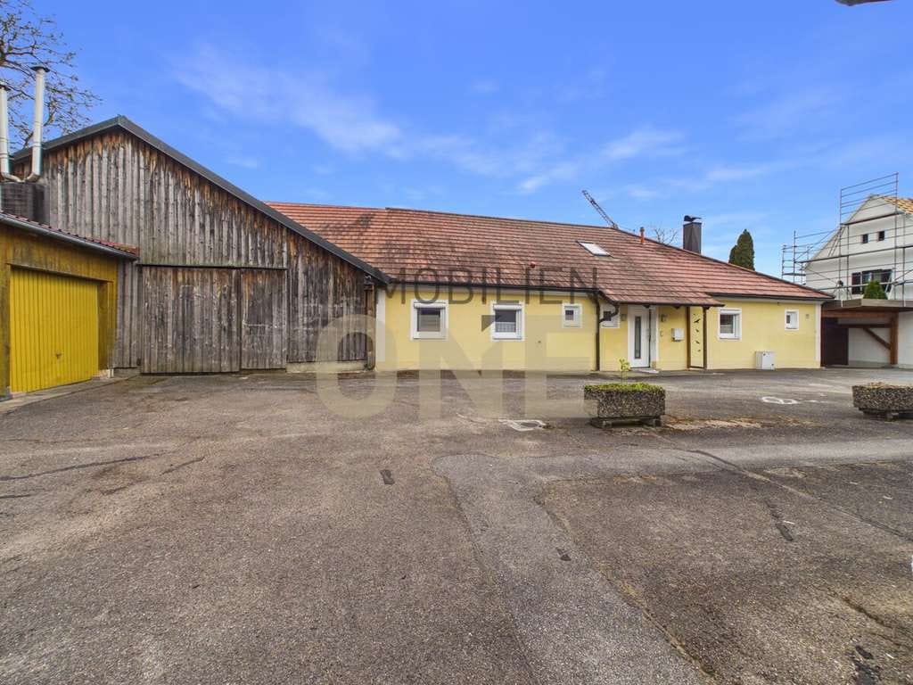 Immobilie in Schierling - Kernsaniertes Einfamilienhaus mit Doppelcarport, Garage und Holzscheune - Bild 4