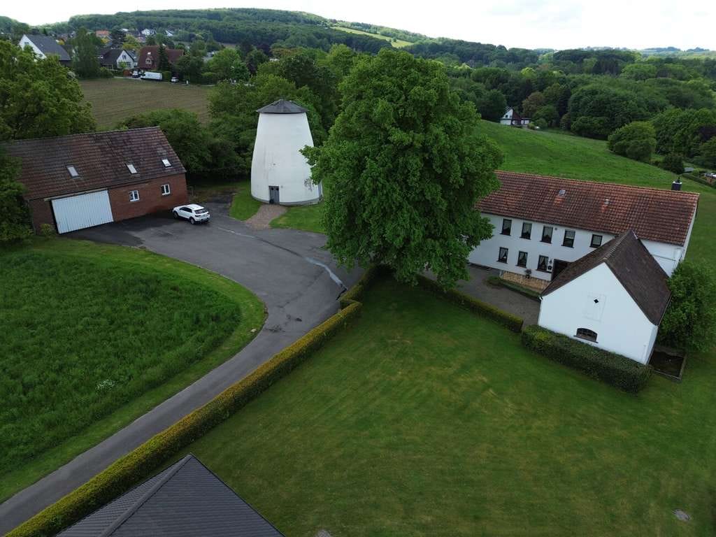 Immobilie in Bad Oeynhausen - Charmantes Ein- bis Zweifamilienhaus mit Lagerflächen & vielseitigem Entwicklungspotenzial - Bild 0