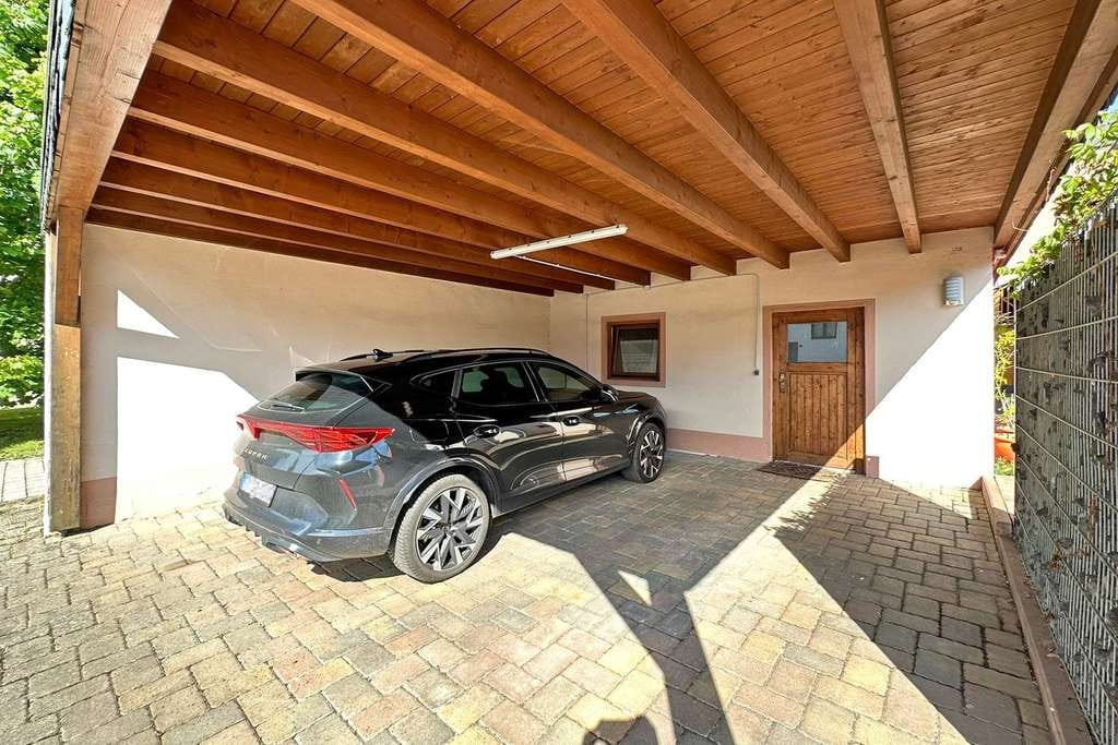 Immobilie in Wiltingen - Großes Einfamilienhaus in Wiltingen mit Carport und Garten sowie vielfältigen Nutzungsmöglichkeiten - Bild 4