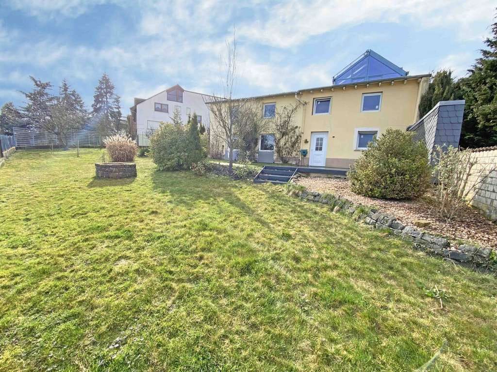 Immobilie in Pohlheim - Elegantes Zweifamilienhaus mit großzügigem Wohnkonzept - Bild 2