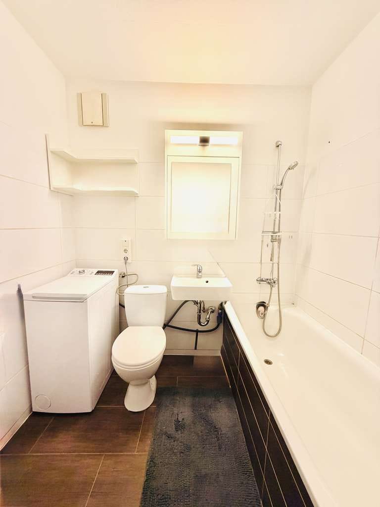Immobilie in Suhl - Einziehen oder vermieten: 3-Zimmer-Wohnung mit Balkon, EBK und Stellplatz - Bild 3
