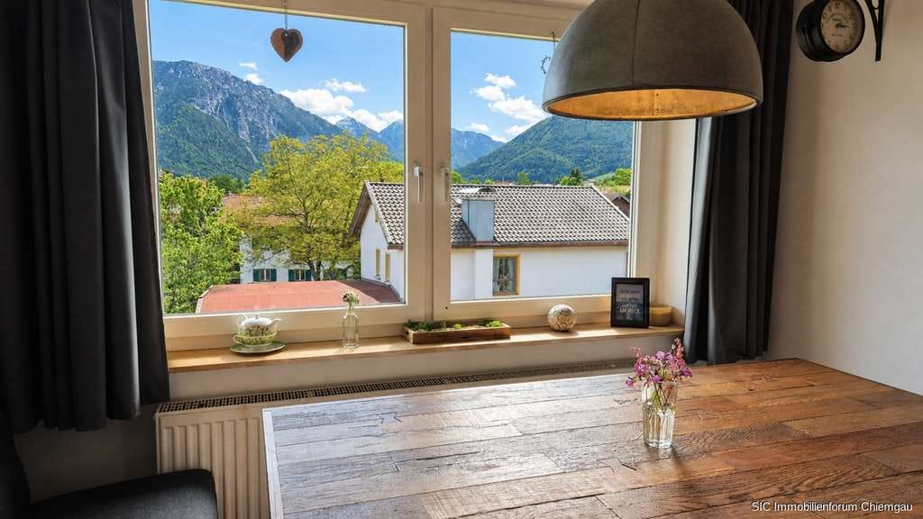 Immobilie in Ruhpolding - Kapitalanlage! 
Ruhig, sonnig, Bergblick! 
Gepflegte 3 Zimmer-Wohnung mit Carport in Ruhpolding - Bild 3