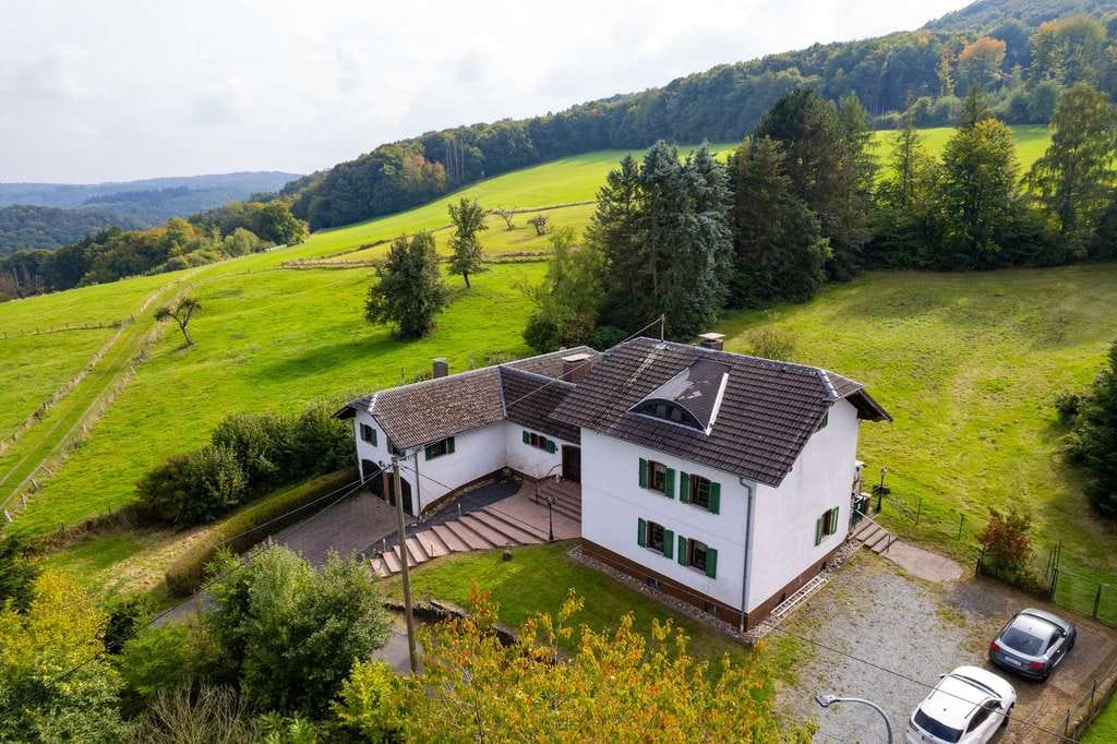 Immobilie in Neustadt (Wied) - Ein Haus mit Geschichte und Zukunft - Großzügiges Landhaus in idyllischer Lage - Bild 3