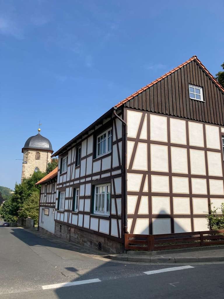 Immobilie in Adelebsen - Toll gelegenes EFH mit Nebengebäuden &. Scheune in 37139 Adelebsen-Barterode - Bild 3
