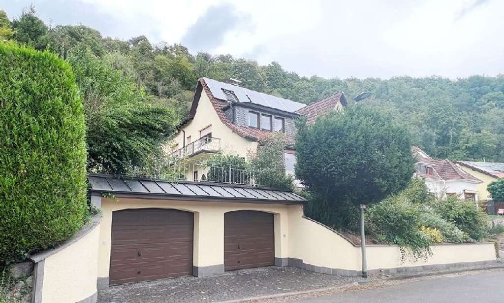 Immobilie in Burgbrohl - Einfamilienhaus mit Einliegerwohnung in 56659 Burgbrohl!! Top Lage und Ausblick!! - Bild 0