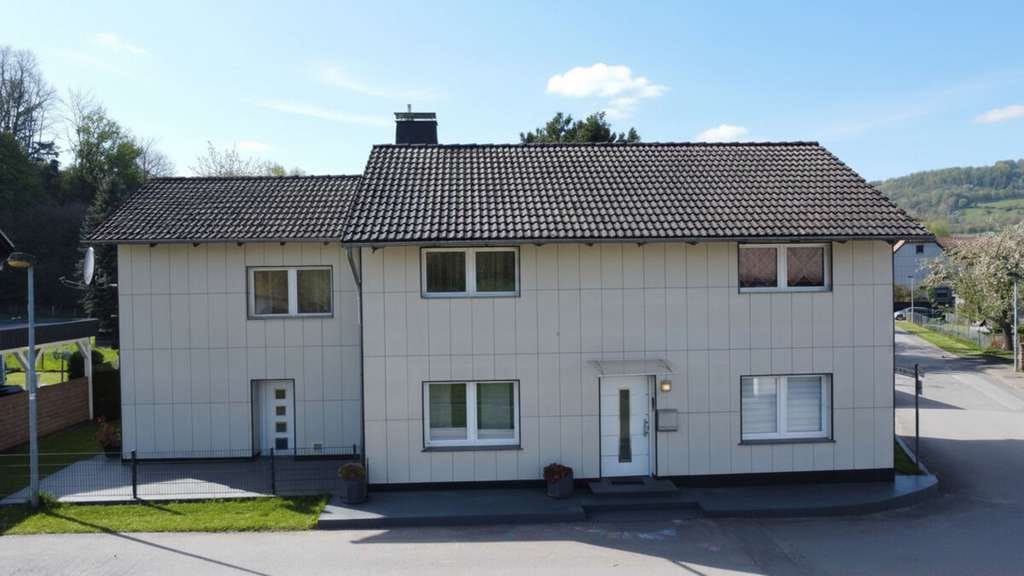 Immobilie in Golmbach - Großzügiges Einfamilienhaus mit Zweifamilienhaus-Option in ruhiger Lage - Bild 1