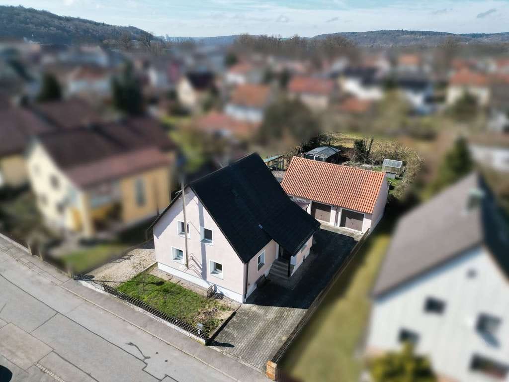 Immobilie in Teublitz - Ihr neues Zuhause: Charmantes EFH mit großem Garten & modernem Anbau! - Bild 3