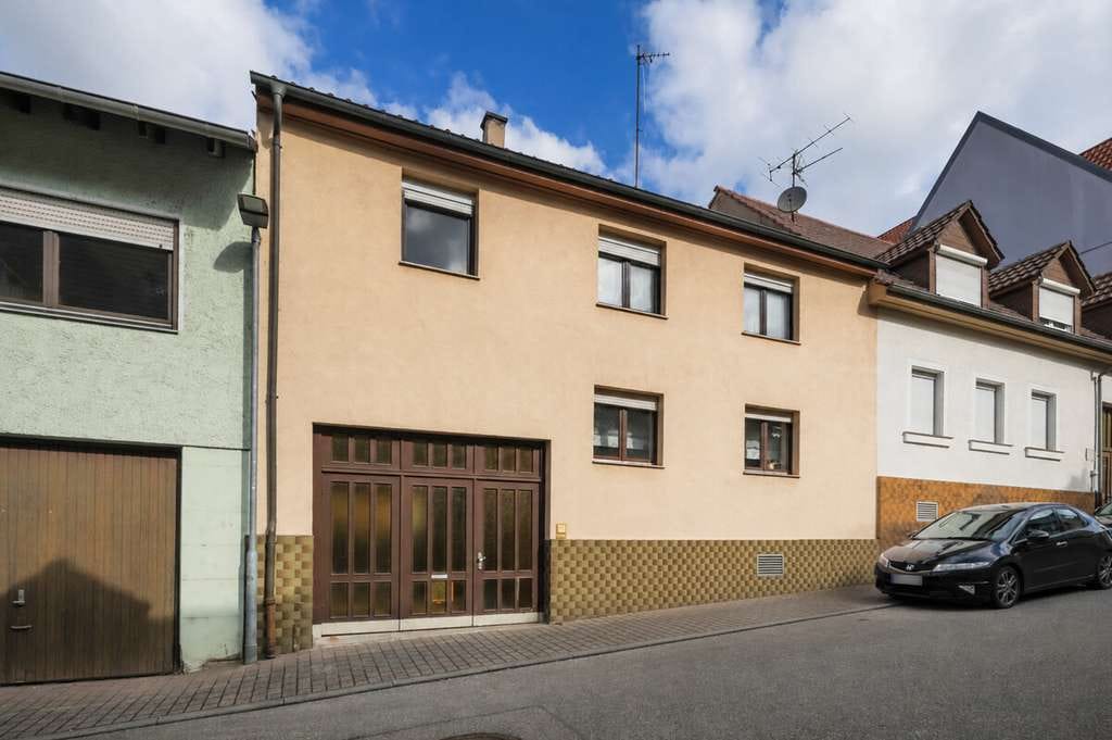 Immobilie in Königsbach-Stein - eihenmittelhaus mit Innenhof, Garten und individuellem Gestaltungspotenzial! - OT Königsbach - Bild 0