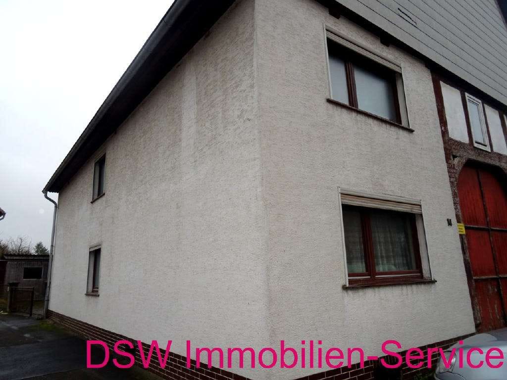 Immobilie in Trendelburg - Wohnhaus mit Garagen und großer Grünfläche! - Bild 2