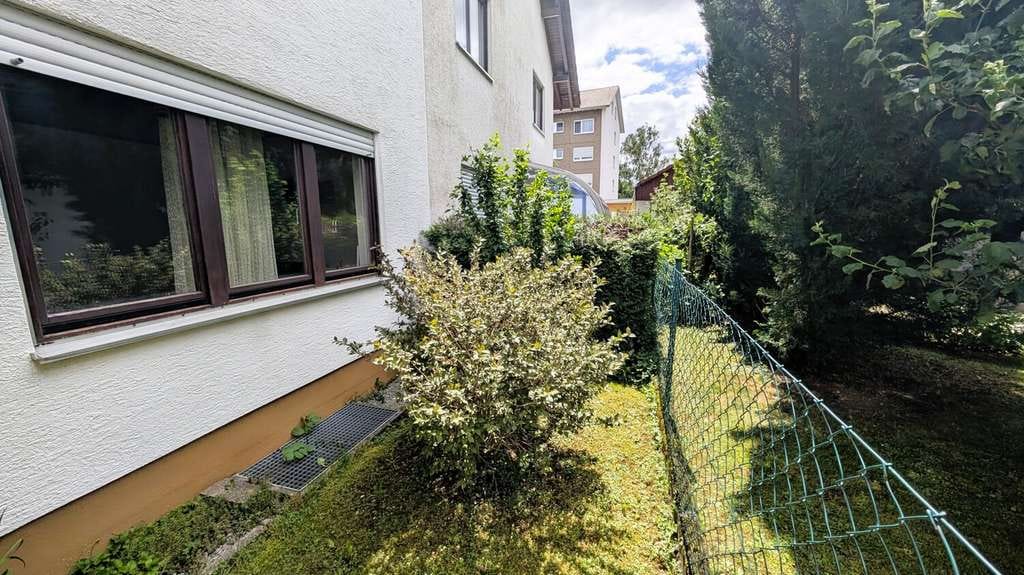Immobilie in Süßen - Gepflegte Doppelhaushälfte mit schönem Garten, Terrasse und optional zwei Garagen - Bild 2