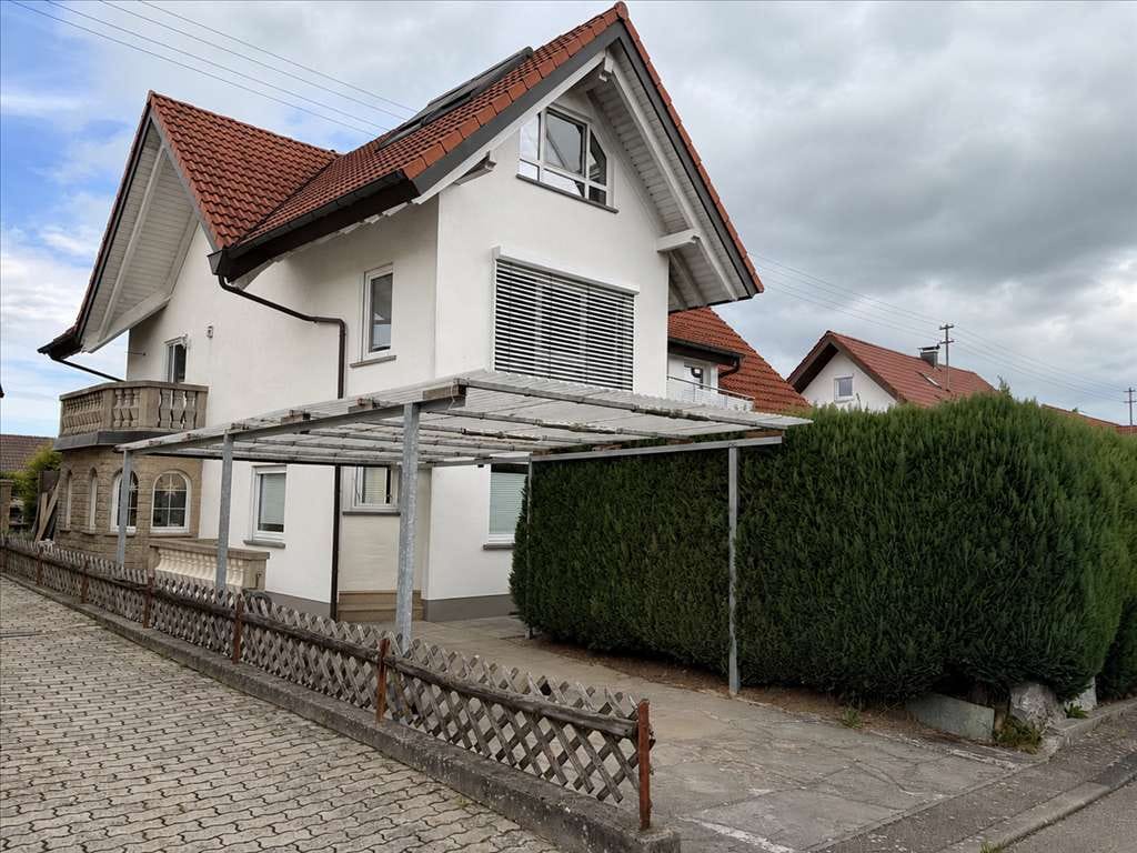 Immobilie in Jagstzell - Außergewöhnliches Zweifamilienhaus mit zwei besonderen Wohneinheiten  - Bild 1