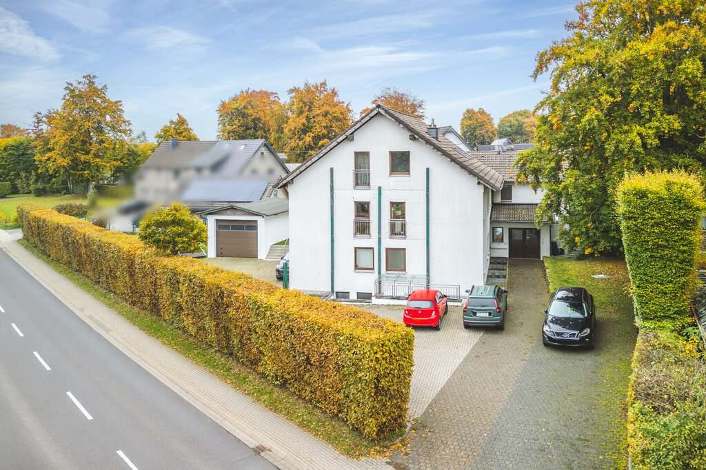 Immobilie in Monschau - Höfen!
Modernes Mehrfamilienhaus mit flexiblen Nutzungsmöglichkeiten und großer Garage - Bild 1