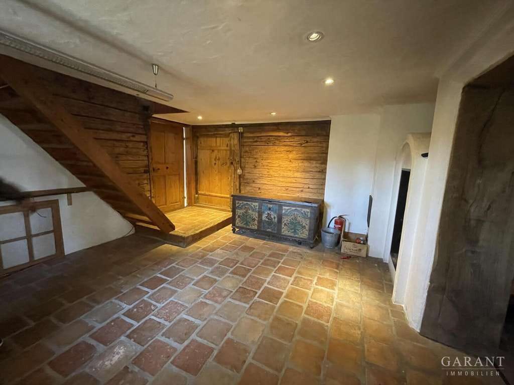 Immobilie in Saaldorf-Surheim - Historisches Bauernhaus mit Ausbauchance: Viel Platz zum Wohnen, Arbeiten und Wachsen - Bild 1
