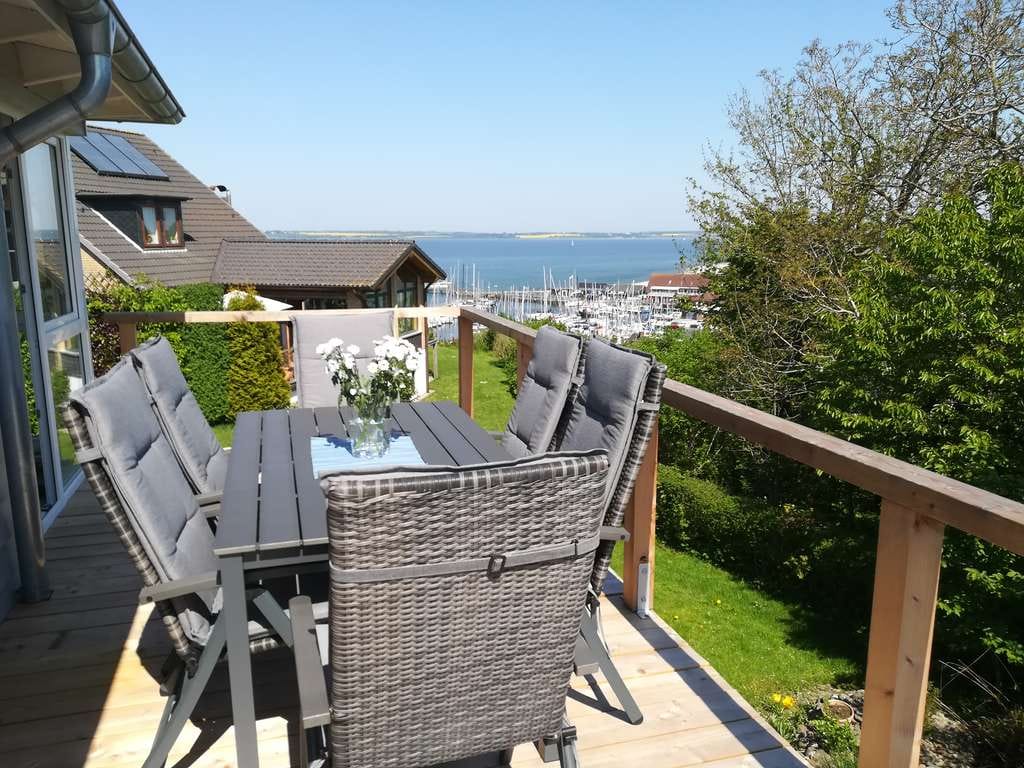 Immobilie in Langballig - Wohnen mit Meerblick – Zweifamilienhaus in traumhafter Fördelage - Bild 2