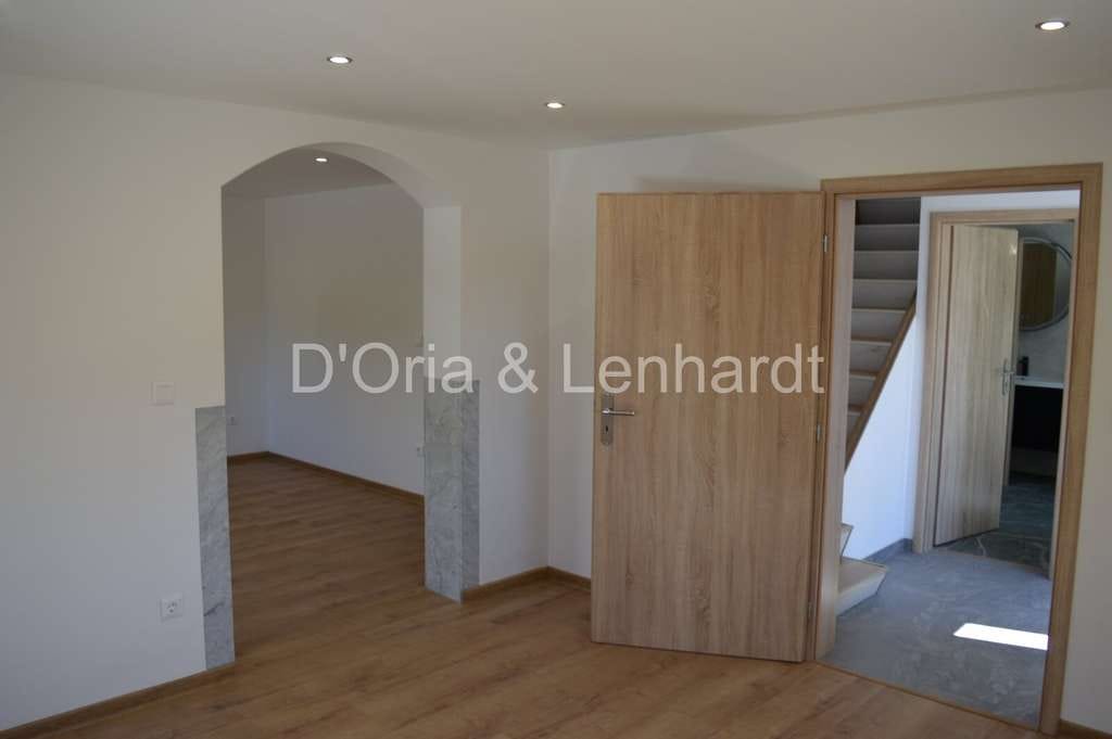 Immobilie in Mallersdorf-Pfaffenberg - Saniertes Einfamilienhaus mit Balkon, Garage und Garten in ruhiger Wohnlage - Bild 5
