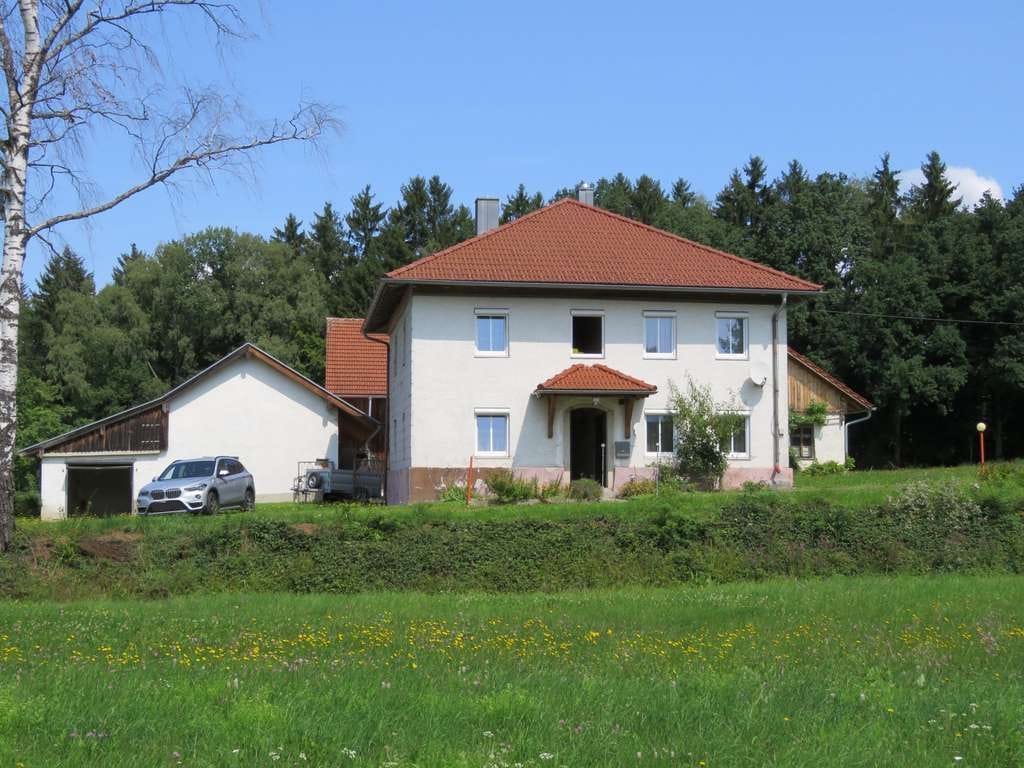 Immobilie in Außernzell - Vierseithofstelle in absolut ruhiger fast Alleinlage mit Aussicht zw. Deggendorf und Passau - Bild 2