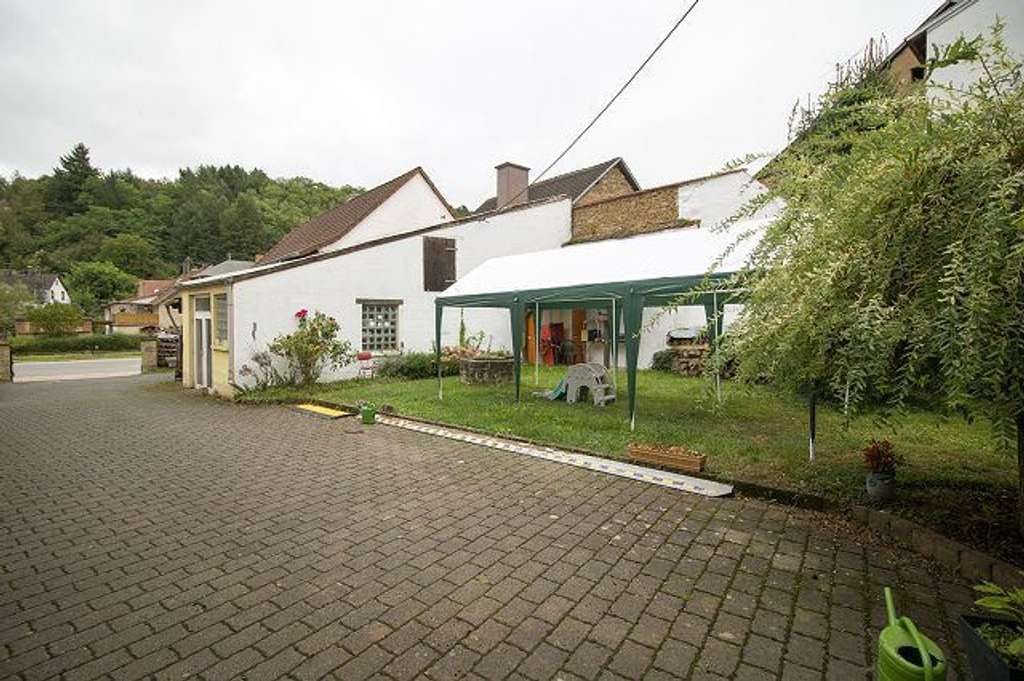 Immobilie in Offenbach-Hundheim - Schönes Zweifamilienhaus mit 2 Garagen, Nebengebäude und Garten zu verkaufen - Bild 4