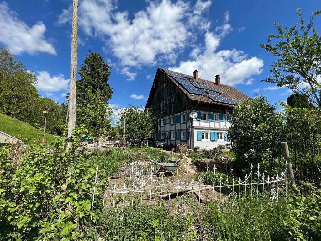 Immobilie in Argenbühl - Wunderschöne Bauernhaushälfte mit über 8.000 qm Grundstück - Bild 0