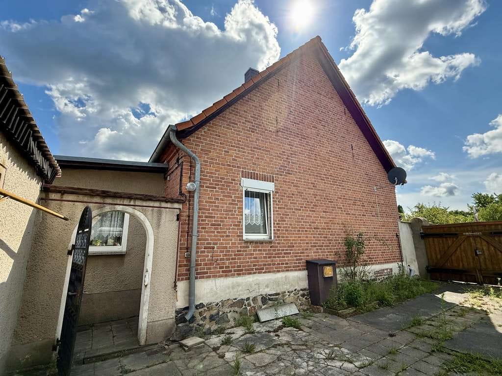 Immobilie in Gräfenhainichen - Charmantes Einfamilienhaus mit Potenzial! - Bild 1