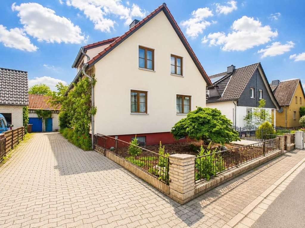 Immobilie in Rühen - Familientraum in ruhiger Sackgassenlage – Gepflegtes Einfamilienhaus mit großem Garten in Rühen - Bild 1