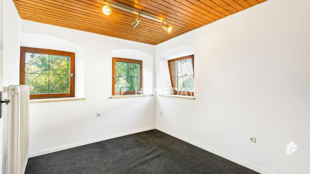Immobilie in Neubeuern - Stilvolles Landhaus als Zweifamilienhaus mit großzügigem Grundstück in Neubeuern - Bild 2