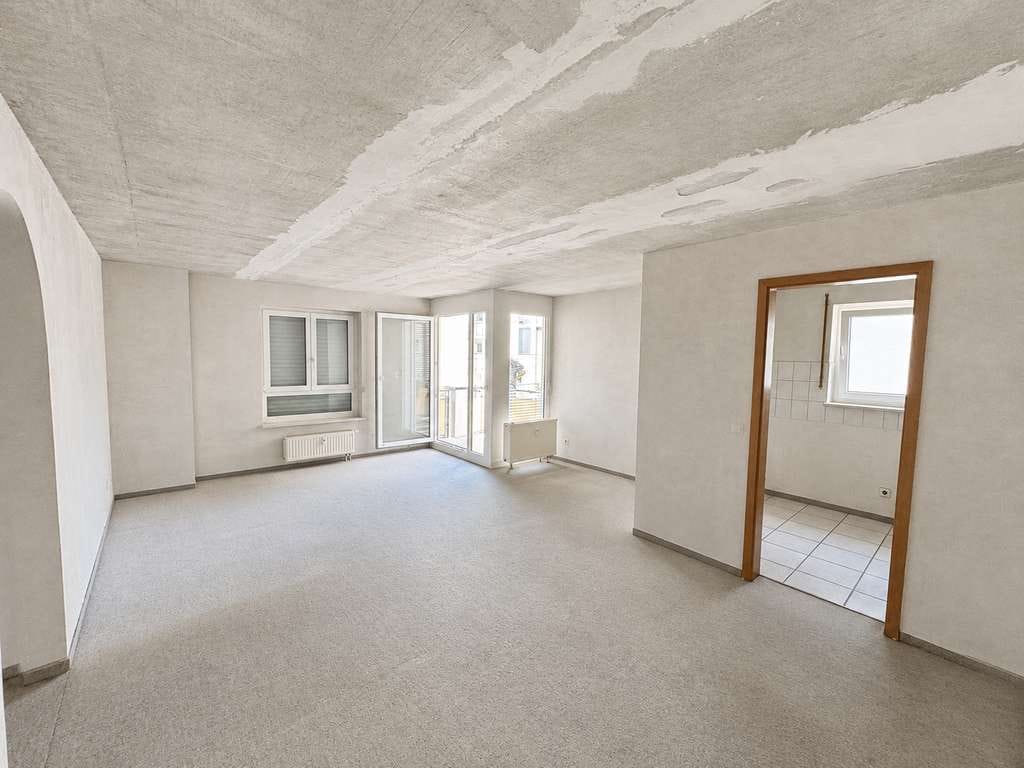 Immobilie in Plochingen - Renovierungsbereite 2-Zimmer-Wohnung mit Balkon und Duplex-Stellplatz in Plochingen - Bild 0