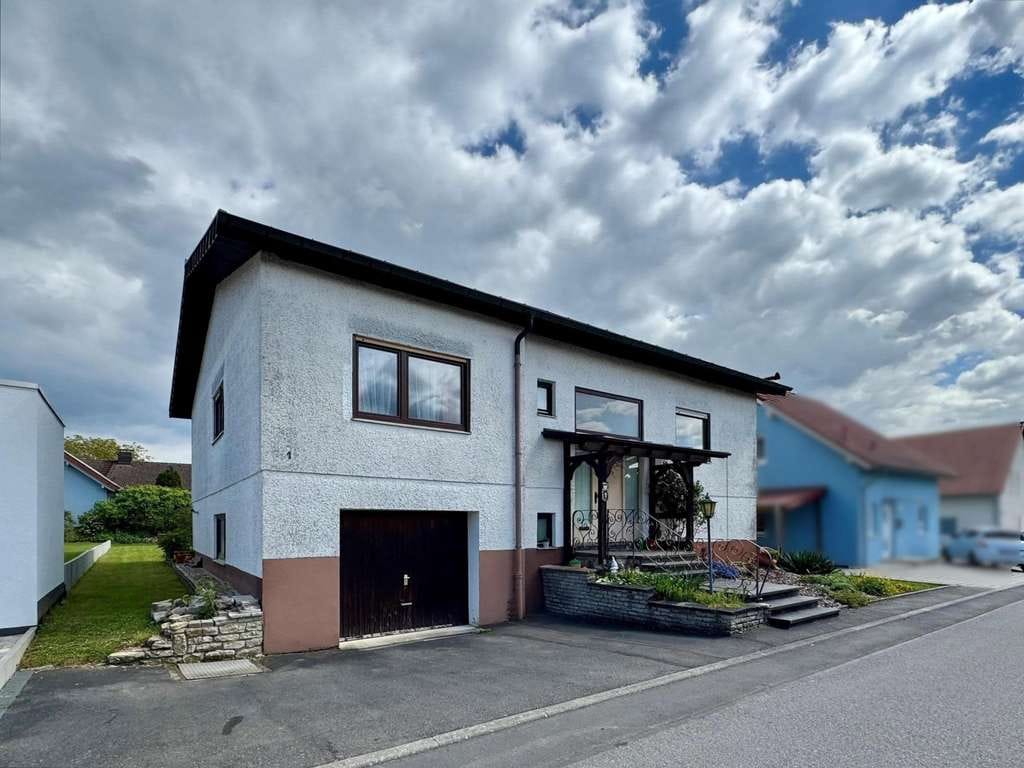 Immobilie in Obrigheim - Familienfreundliches Einfamilienhaus mit großem Garten & Terrasse in Obrigheim-Asbach  - Bild 1