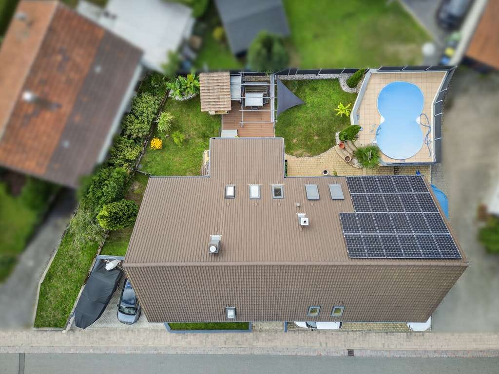 Immobilie in Wiernsheim - PROVISIONSFREI! Großes Einfamilienhaus mit Pool, Scheune und schönem Garten - Bild 1