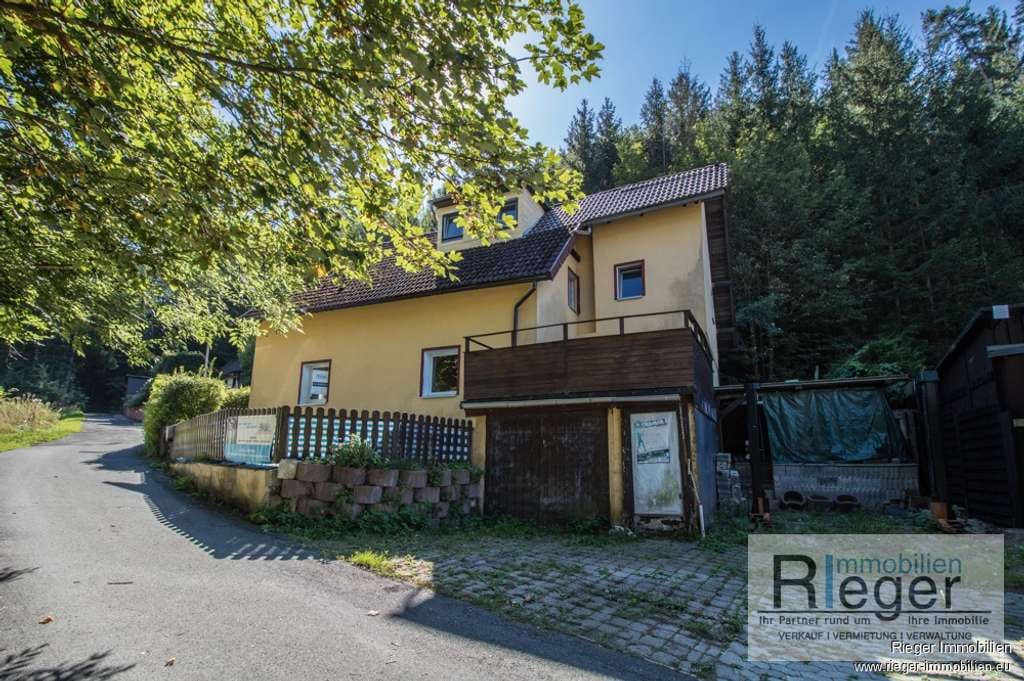 Immobilie in Gefrees - LÄNDLICHE IDYLLE? BITTESCHÖN.
Einfamilienhaus am Waldrand von Grünstein OT Gefrees zu verkaufen. - Bild 1