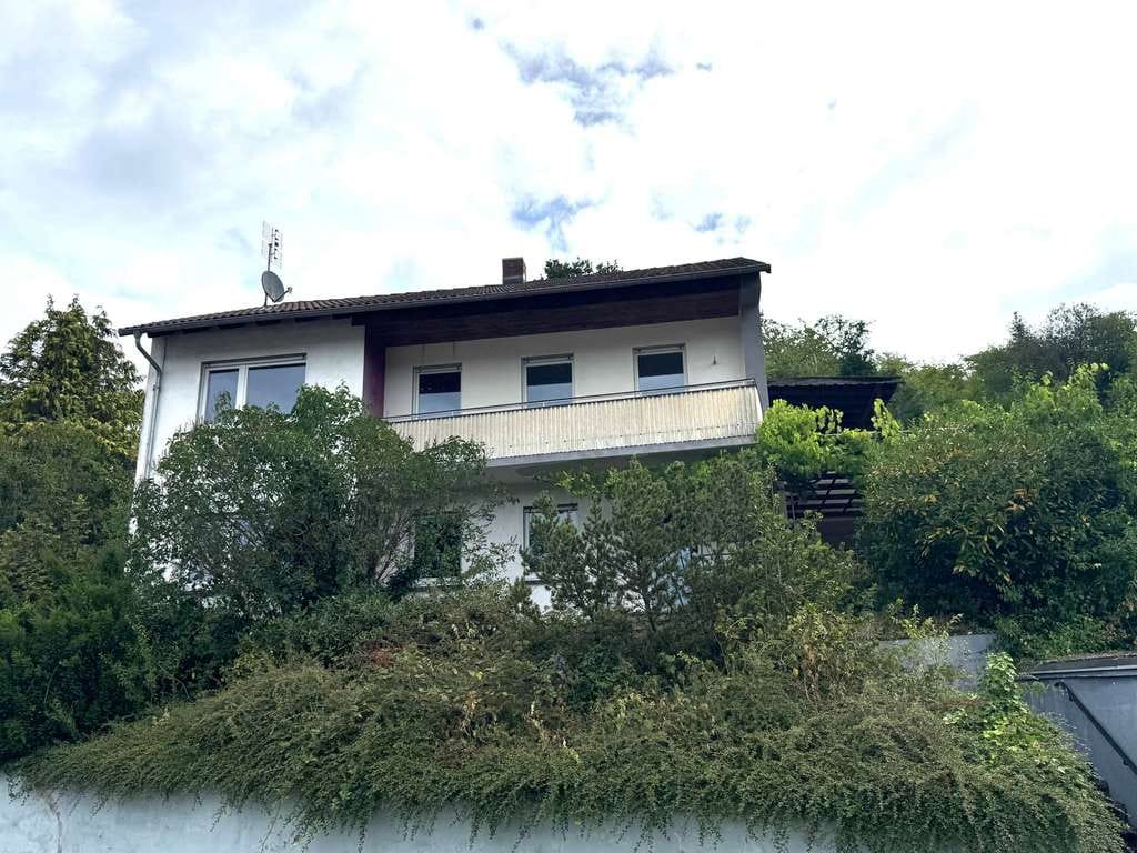 Immobilie in Elsenfeld - Einfamilienhaus mit Weitblick, großem Grundstück und viel Potenzial - Provisionsfrei! - Bild 0