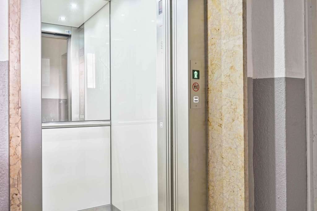 Immobilie in Oberschleißheim - Vermietet! 2,5 ZKB-Wohnung BALKON & LOGGIA FERNWÄRME, AUFZUG! PROVISIONSFREI - Bild 3