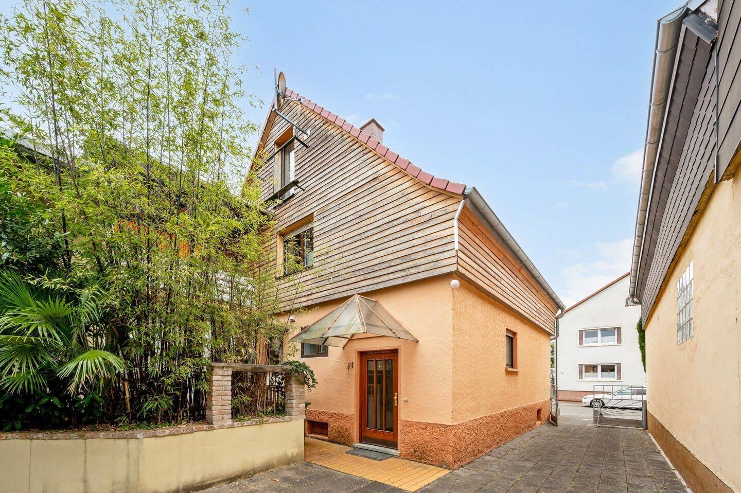 Immobilie in Oberhausen-Rheinhausen - ***Gepflegtes Zwei- bis Dreifamilienhaus mit gr. Grundstück in Oberhausen-Rheinhausen*** - Bild 1