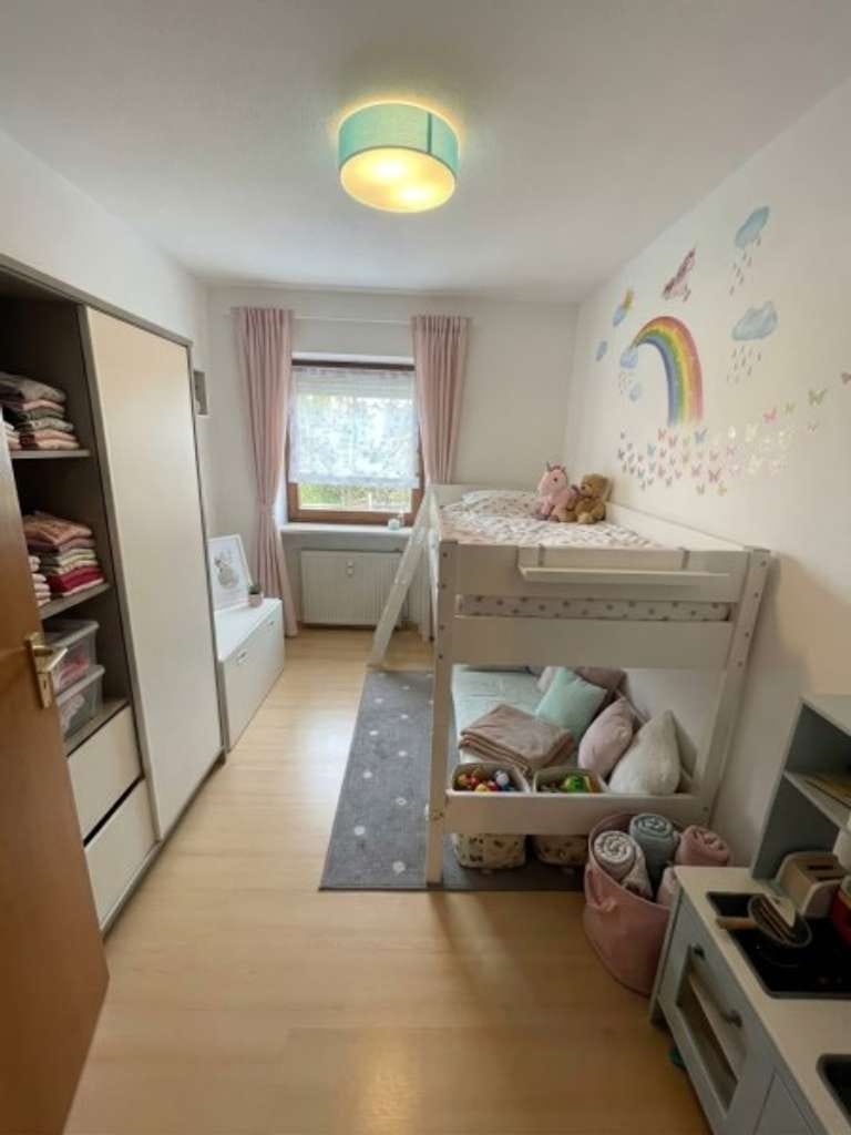Immobilie in Buchloe - SCHICKE - GERÄUMIGE 3/4 ZIMMER-ETW mit großem BALKON in RUHIGER WOHNLAGE von BUCHLOE! - Bild 4