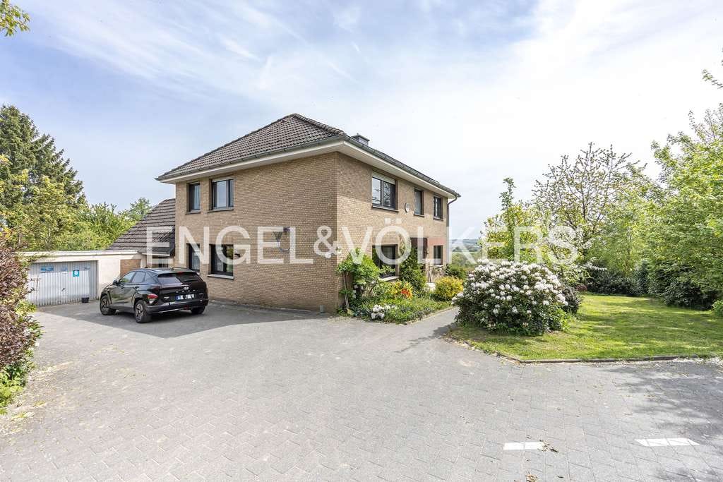 Immobilie in Westerkappeln - Großzügiges Einfamilienhaus mit weitläufigem Grundstück und Blick auf den Teutoburger Wald - Bild 0
