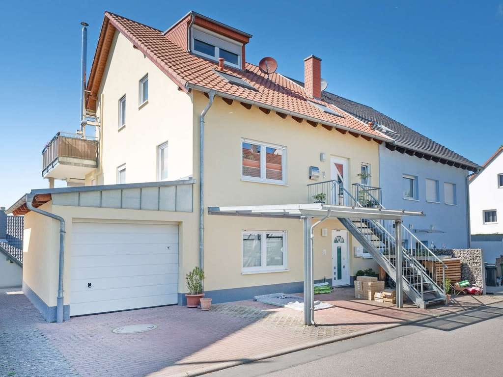 Immobilie in Mauer - Hausgefühl auf drei Ebenen - Exklusiv Wohnen mit Garten, Dachterrasse und Panoramablick in Mauer - Bild 2