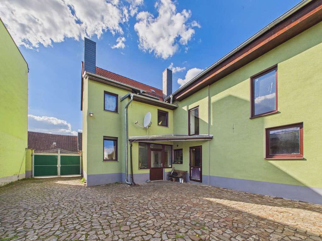 Immobilie in Calbe (Saale) - Platz für Lebensträume!! Haus mit Garage, Sauna und Ausbaureserve! - Bild 1