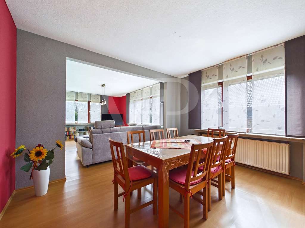 Immobilie in Westoverledingen - Familienleben auf zwei Ebenen -
mit Garten, Sonnenterrassen & Garage - Bild 3