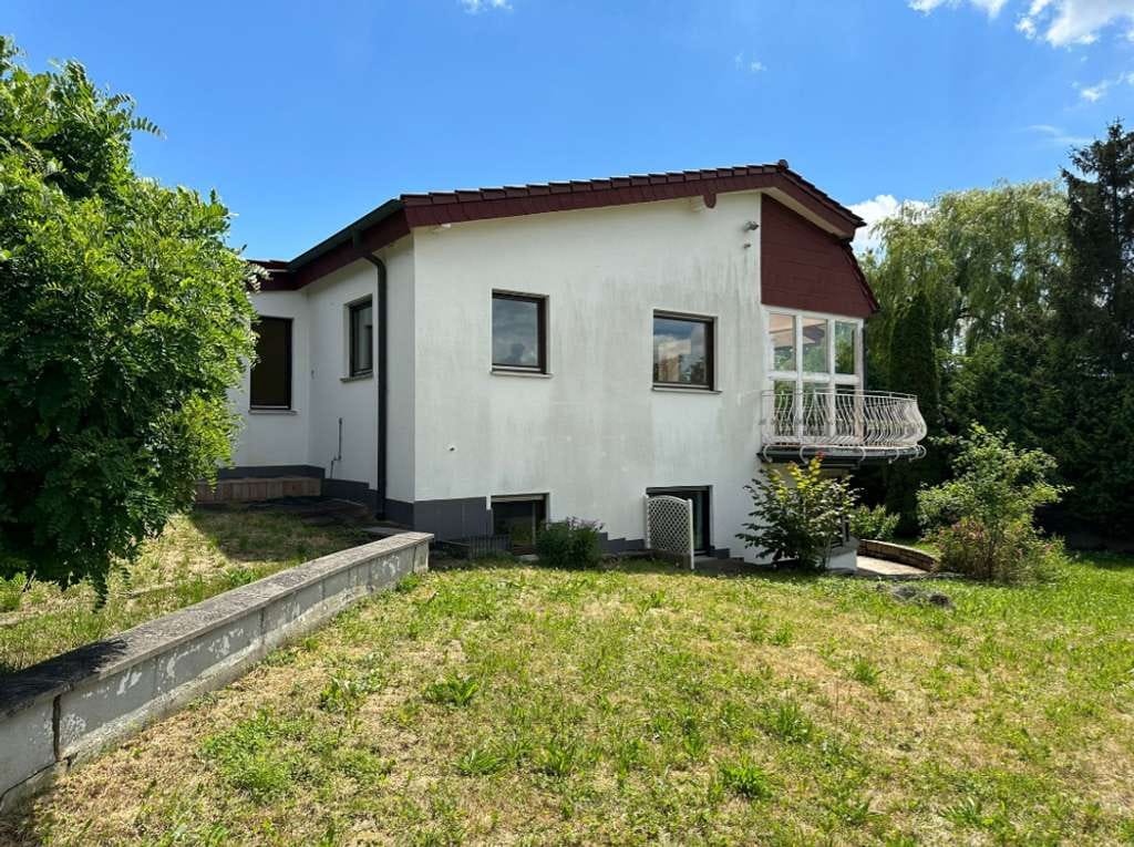 Immobilie in Buchen (Odenwald) - GLOBAL INVEST | Tolles Ein- oder Zweifamilienhaus mit 3 Garagen und über 1.000m² gr. Grundstück - Bild 3