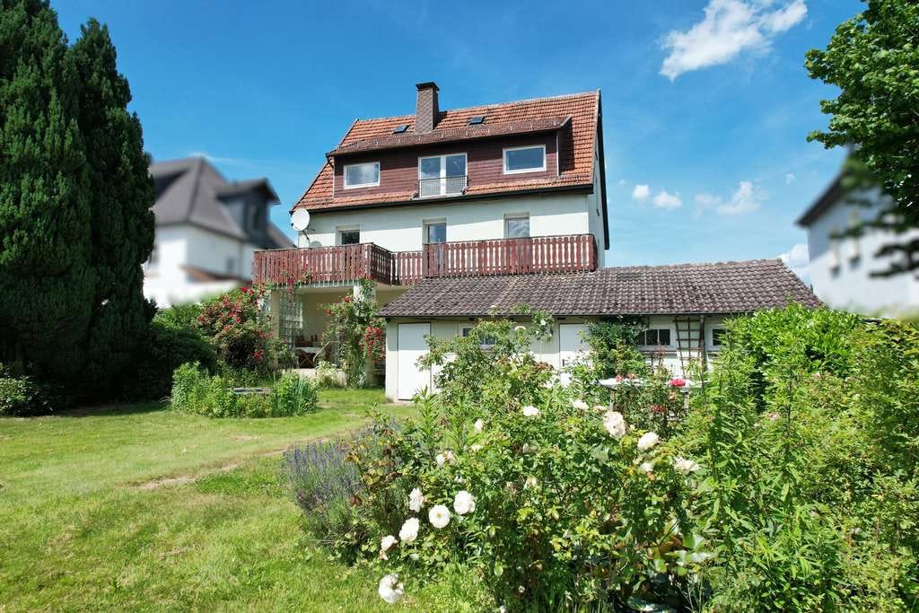 Immobilie in Beverungen - Mehrgenerationenhaus mit großem Süd-Garten und Garage in Beverungen-Wehrden - Bild 0