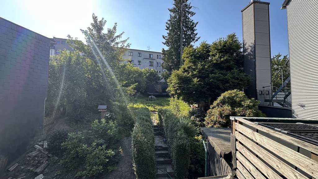 Immobilie in Wermelskirchen - Grüne Oase im Herzen der Stadt – Wohn-/Geschäftshaus mit Traumgarten & Entwicklungspotenzial - Bild 2