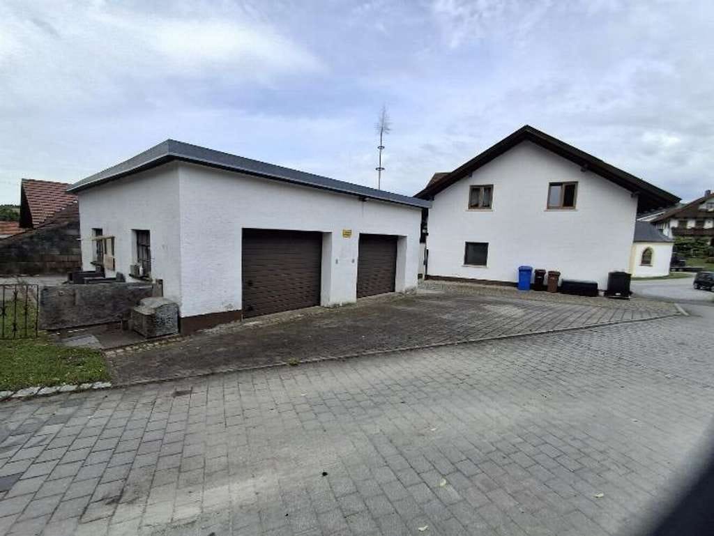 Immobilie in Patersdorf - Mehrfamilienhaus mit Gaststätte in zentraler Dorflage - Bild 1